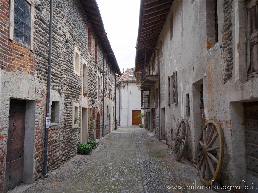 Carpignano Sesia (Novara) - Strada all'interno del ricetto